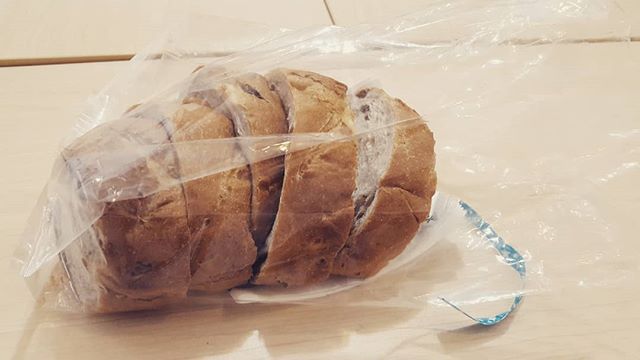 One of our students made hazelnut raisin bread for us. It was delicious! ありがとうございます。

#高槻英会話
#英会話
#英語 
#パンを作る