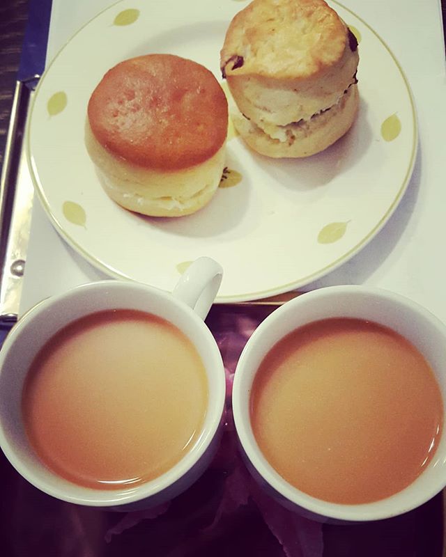 English scones and tea from Mr. Drew. He got them from an English fair in Umeda.
#England
#イギリス
#英語
#英会話