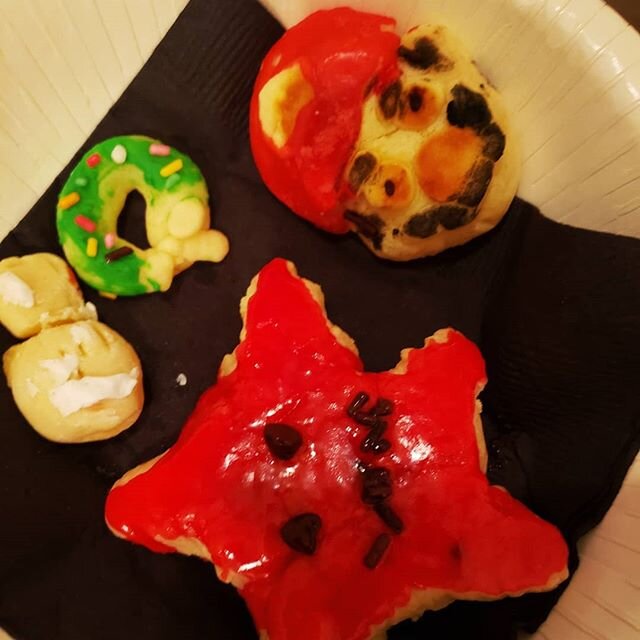 We made Christmas cookies during the last week of 2019.  It looked like everyone had a great time. Can you name the characters from the photos?

Thank you everyone for such an amazing year. See you all next year :) #英語
#英会話
#高槻
#クリマス