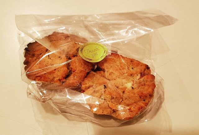 Got some homemade scones from one of our students' mother. They were so delicious!

生徒さんのお母さんが作ってくださった手作りスコーン
とっても美味しかったです！

#高槻
#高槻英会話
#大阪
#英語