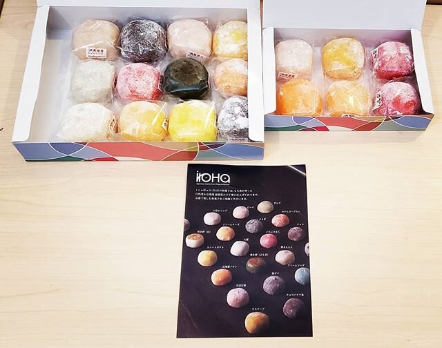 We gave each of our students a daifuku as a welcome back present. Some of the flavors were mango, strawberry milk, chocolate banana, and Hokkaido melon. 
The shop #iroha was only available for a limited time at JR Ibaraki Station. We hope everyone en