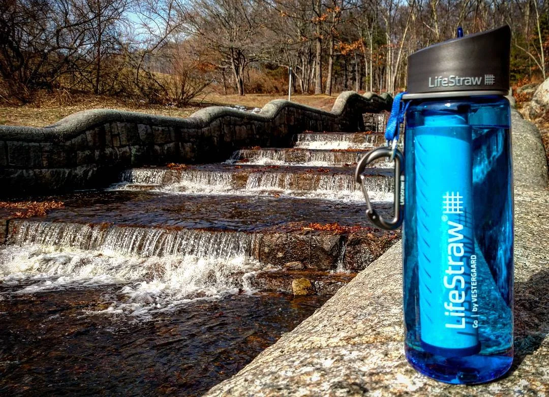 Eartheasy LifeStraw Go - Filtered Water On The Go