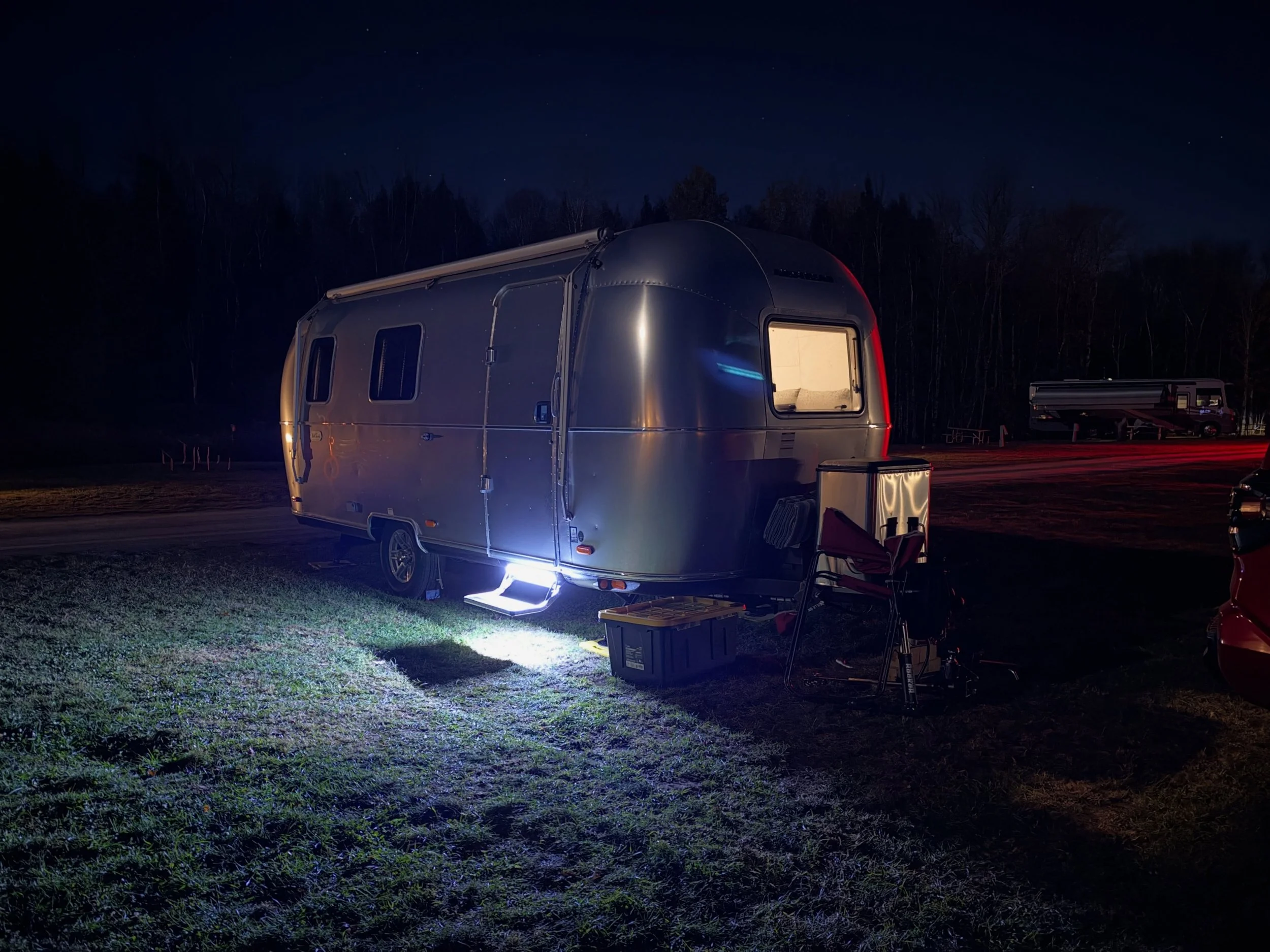 Our first trip with our new camper is in the books. I've always dreamed of owning an @airstream_inc camper, so when we added a World Traveler 22B to our lives, we were excited to take it out. 

It was a COLD weekend in Stowe, Vermont, with my folks, 
