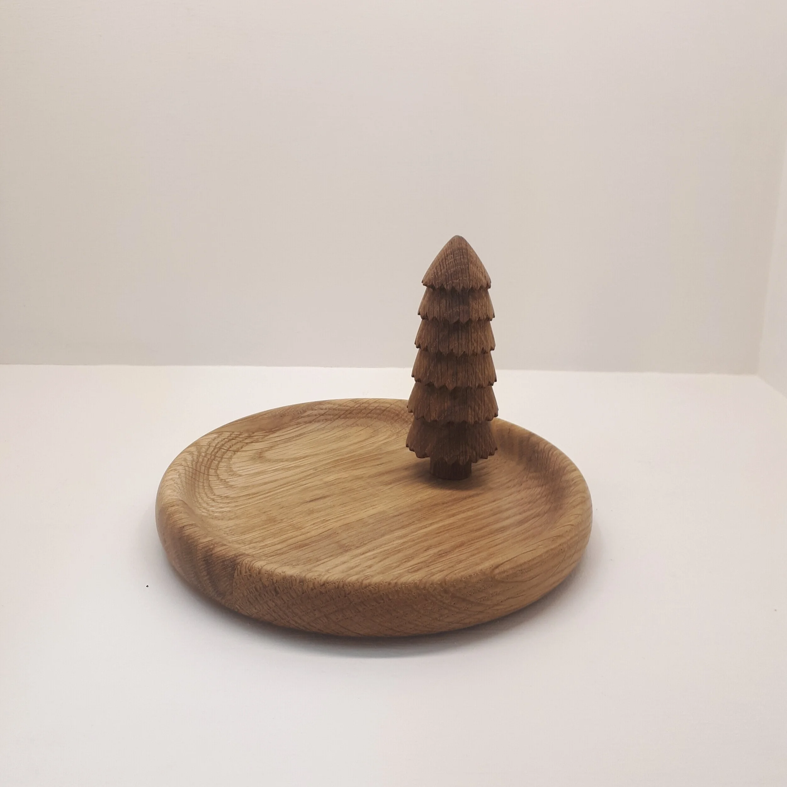 Oak Plate with a Christmas Tree Diameter: 150mm. Height:100mm Item Number: WH3 Price: ₽ 1,000 FINAL  BID:   ₽ 1,453 ~~~~~~~~~~~~~~~~