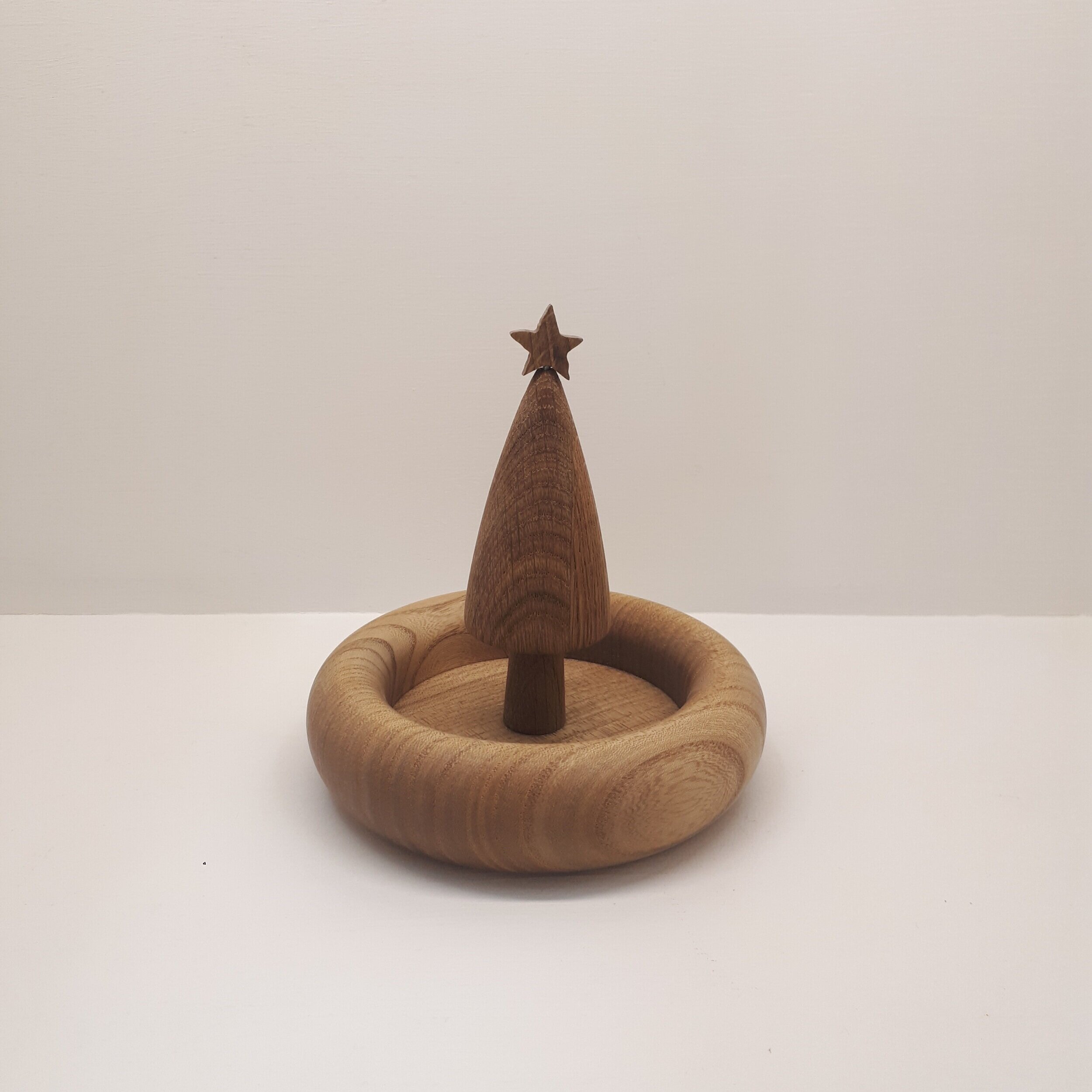 Elm Plate with a Christmas Tree Diameter: 120cm. Height: 120cm Item Number: WH4 Price: ₽ 1,000 FINAL BID:   ₽ 1,000 ~~~~~~~~~~~~~~~~