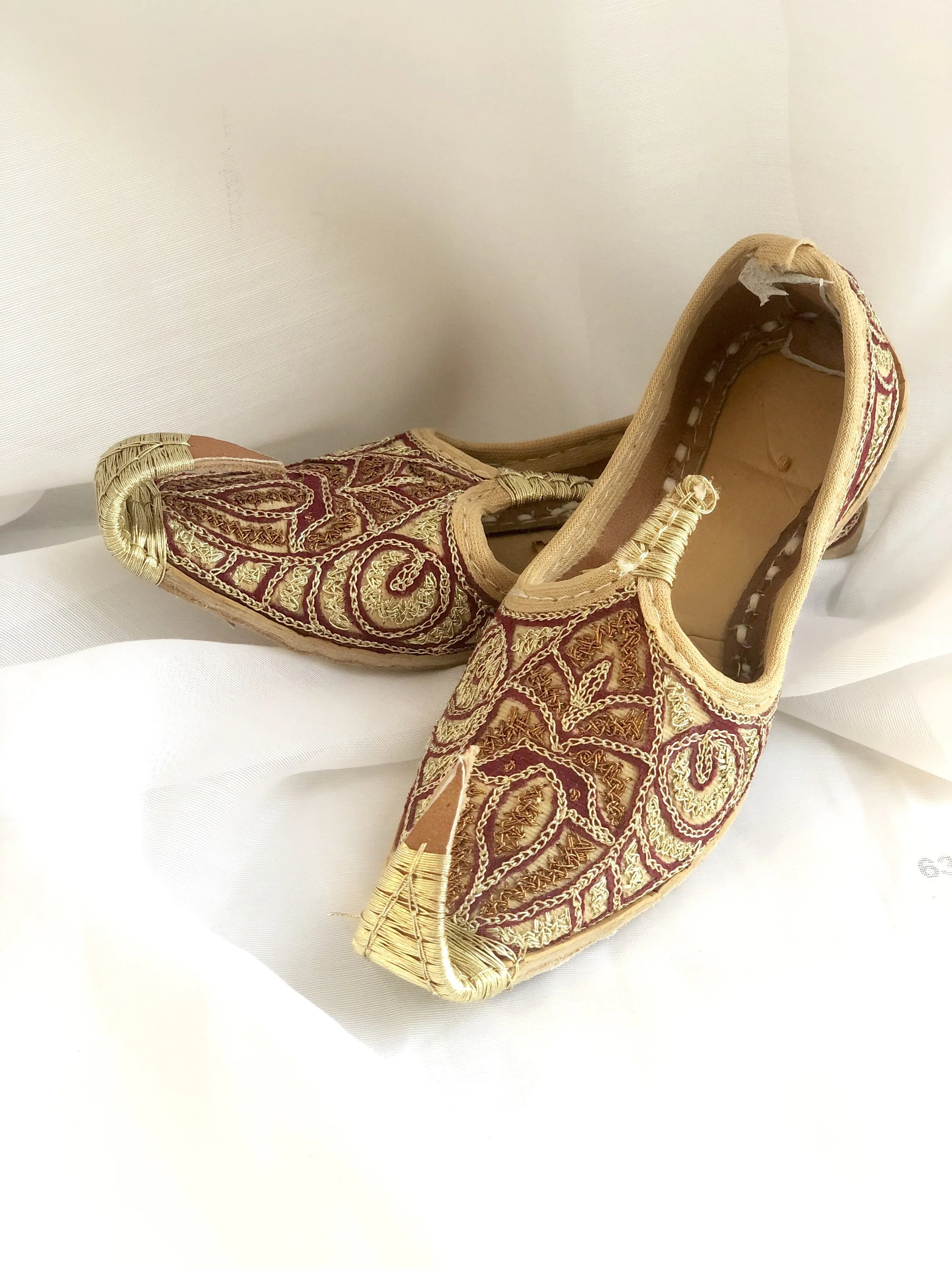 🇦🇪 UAE - Craft Shoes Size: 17 x 6.5 cm Item Number: ZJJ003 Suggested donation: ₽ 500 FINAL BID:   ₽ 500 ~~~~~~~~~~~~~~~~