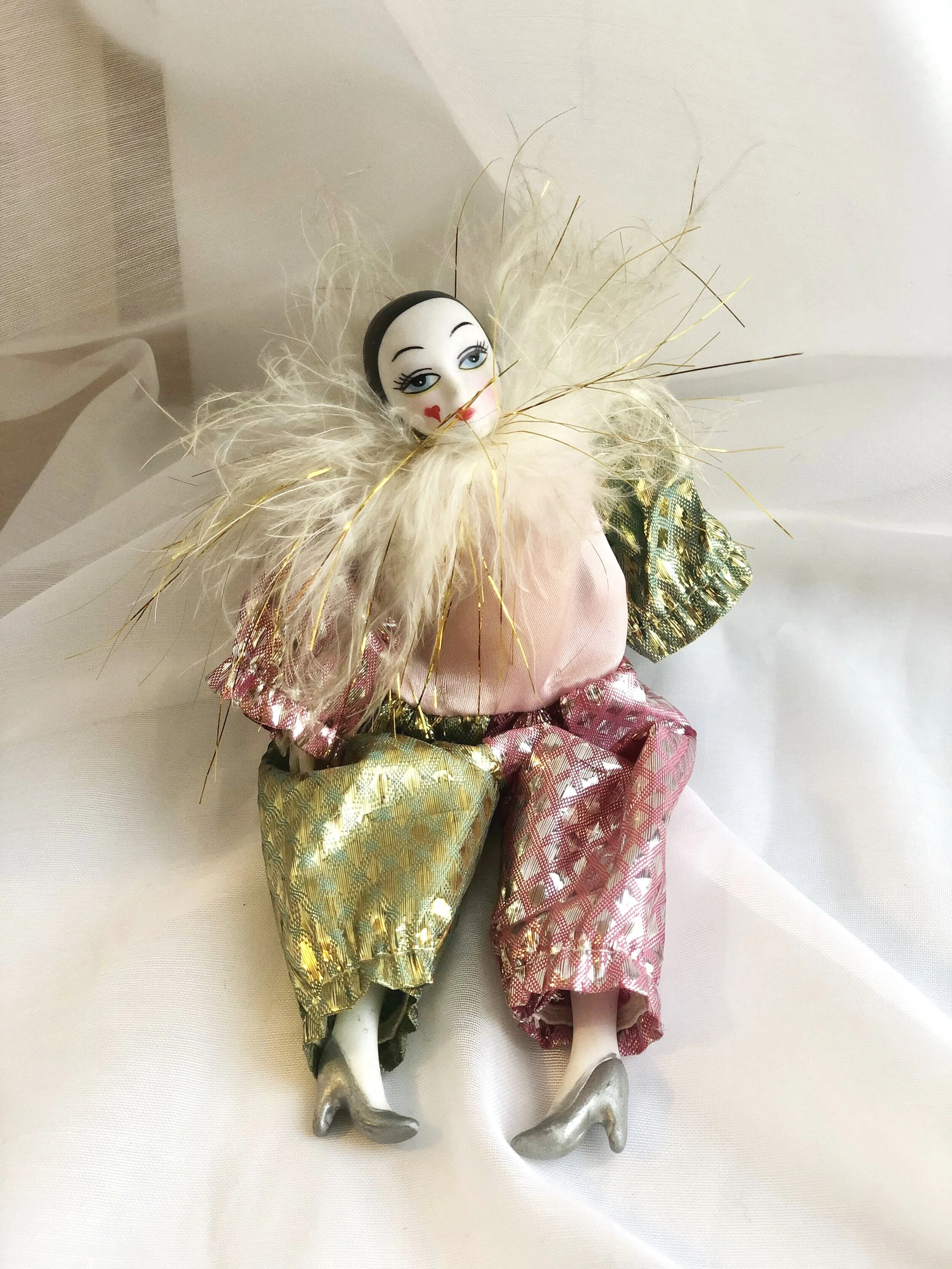 🇨🇭 SWITZERLAND - Doll with silk and chinaware   Size: 17 x 9 cm Item Number: ZJJ004 Suggested donation: ₽ 600 CLICK TO BUY ~~~~~~~~~~~~~~~~