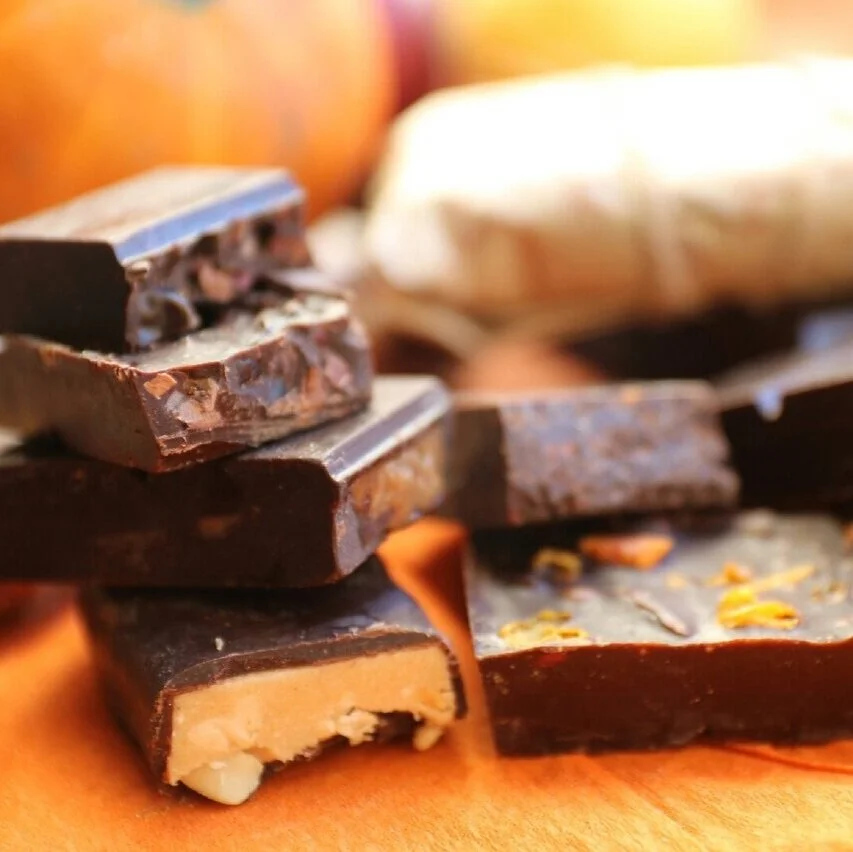 "Snickers" craft chocolate by Olga Bogdanova natural sugarless chocolate (main ingredients: unrefined cocoa oil, cocoa powder, carob, honey, peanut, peanut powder) Item Number: BBBS012 Price: ₽ 350 [ SOLD ] ~~~~~~~~~~~~~~~~