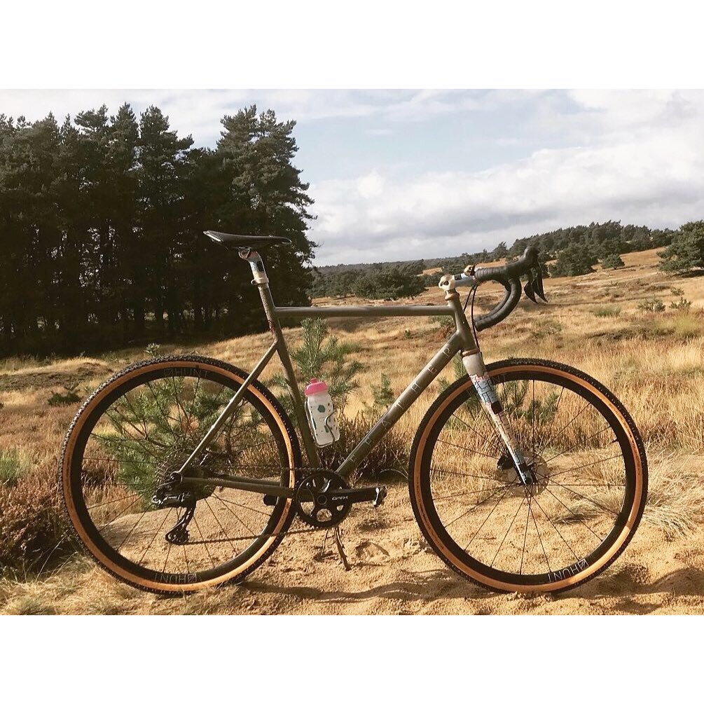 I just received a few photos from @marten4130 of his bike set up in gravel/cross mode. If you remember, back in January I posted a bike that had two different forks and stems in order to set the bike up for both road and cross. Here is what Marten ha