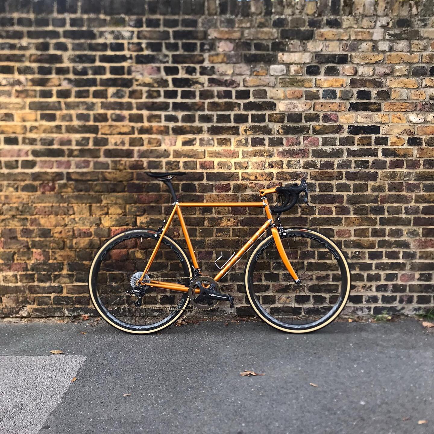 Keith from @stow.velo just fired these shots of @rossteperek&rsquo;s respray and re-build. As you may have seen in my story, it gives me such a high when I see someone reinvest in a frame I built only a couple of years in. This thing has come back to