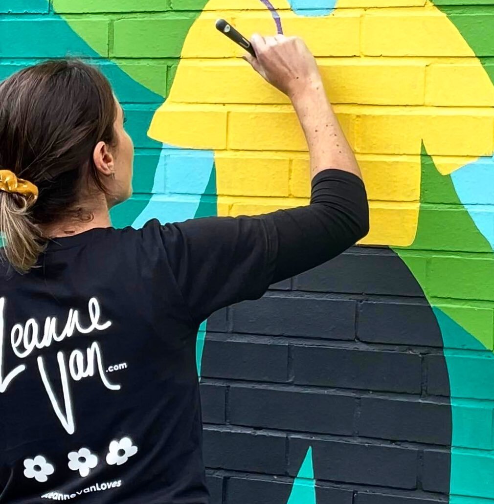 A few weeks ago I painted a bright, joyful mural with the help of several volunteers. I&rsquo;ll be sharing the full project in the coming weeks 👀 
.
.
#muralartist #muralarts #manchestermurals #mentalhealthawareness #artformentalhealth