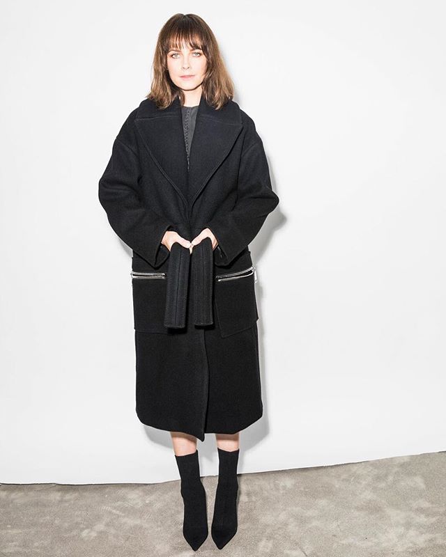 RAGGA coat is perfect for winter  100%  wool. Editions: 6 |  photo: @sagasig model: @telmathors  #gudrunstudio #limitededition #madeiniceland #icelandicdesign #icelandicfashion #nordicdesign #nordicfashion #slowfashion