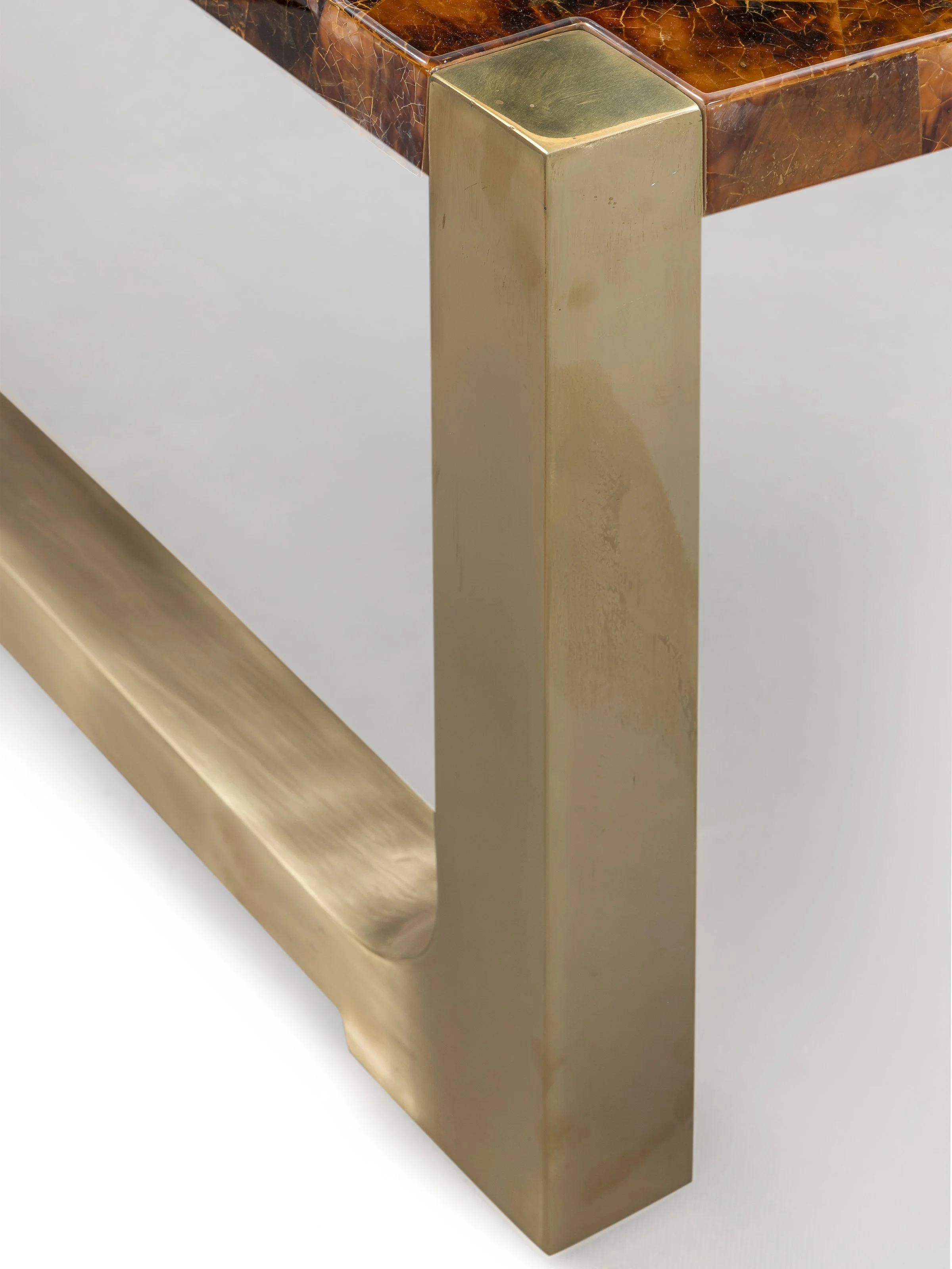 cameron-cocktail-table-amber-pen-shell_05.jpg