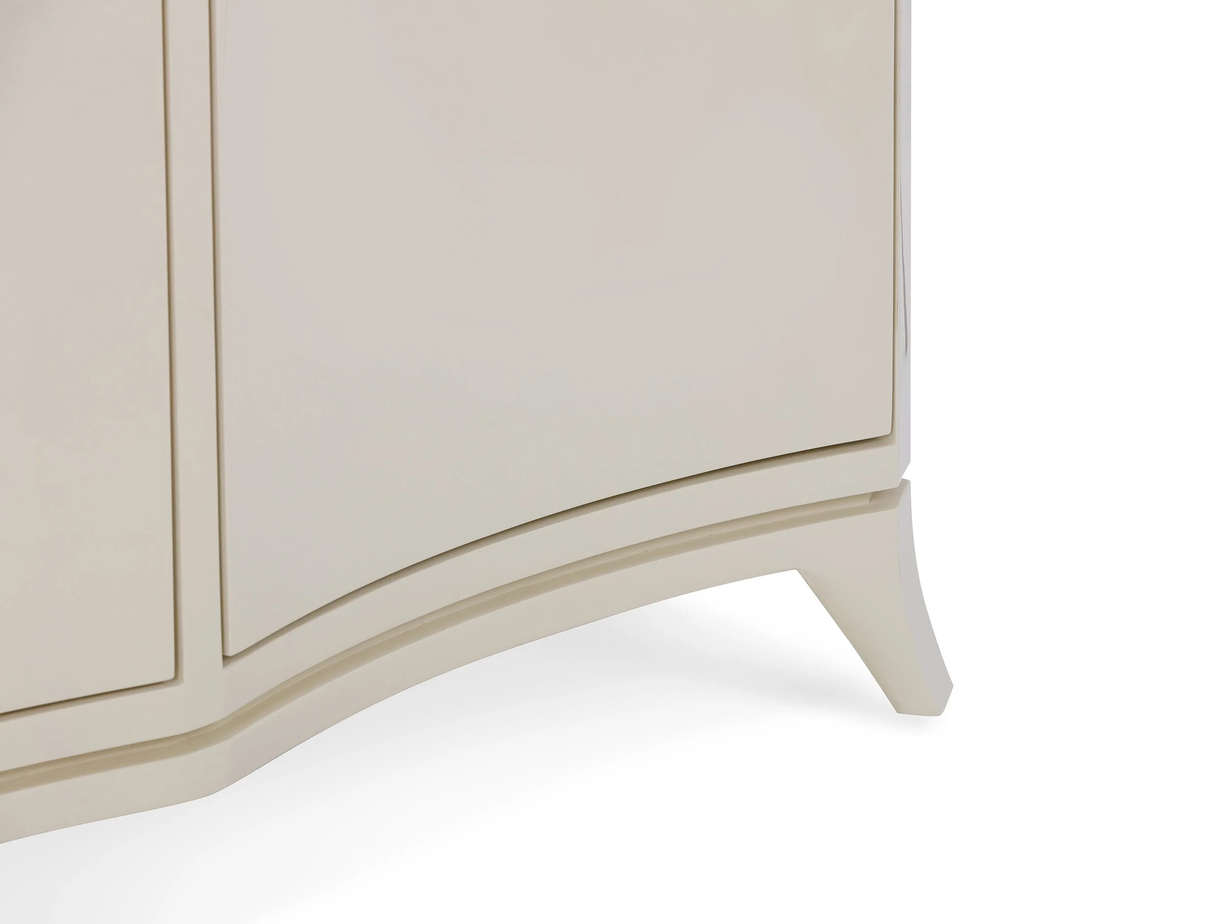 De Lisle Cabinet in Biscuit Lacquer, detail
