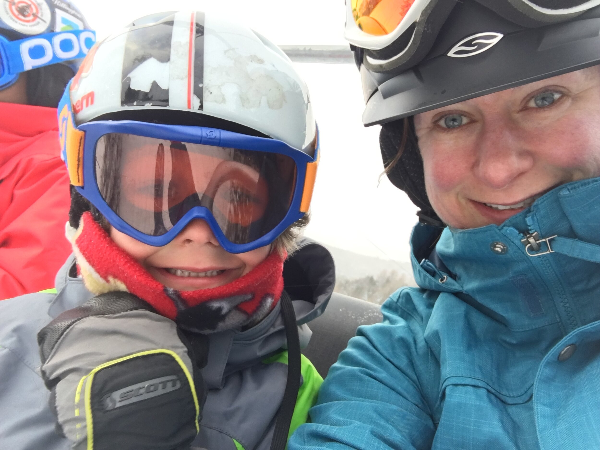 bennett_and_mom_skiseason18.JPG