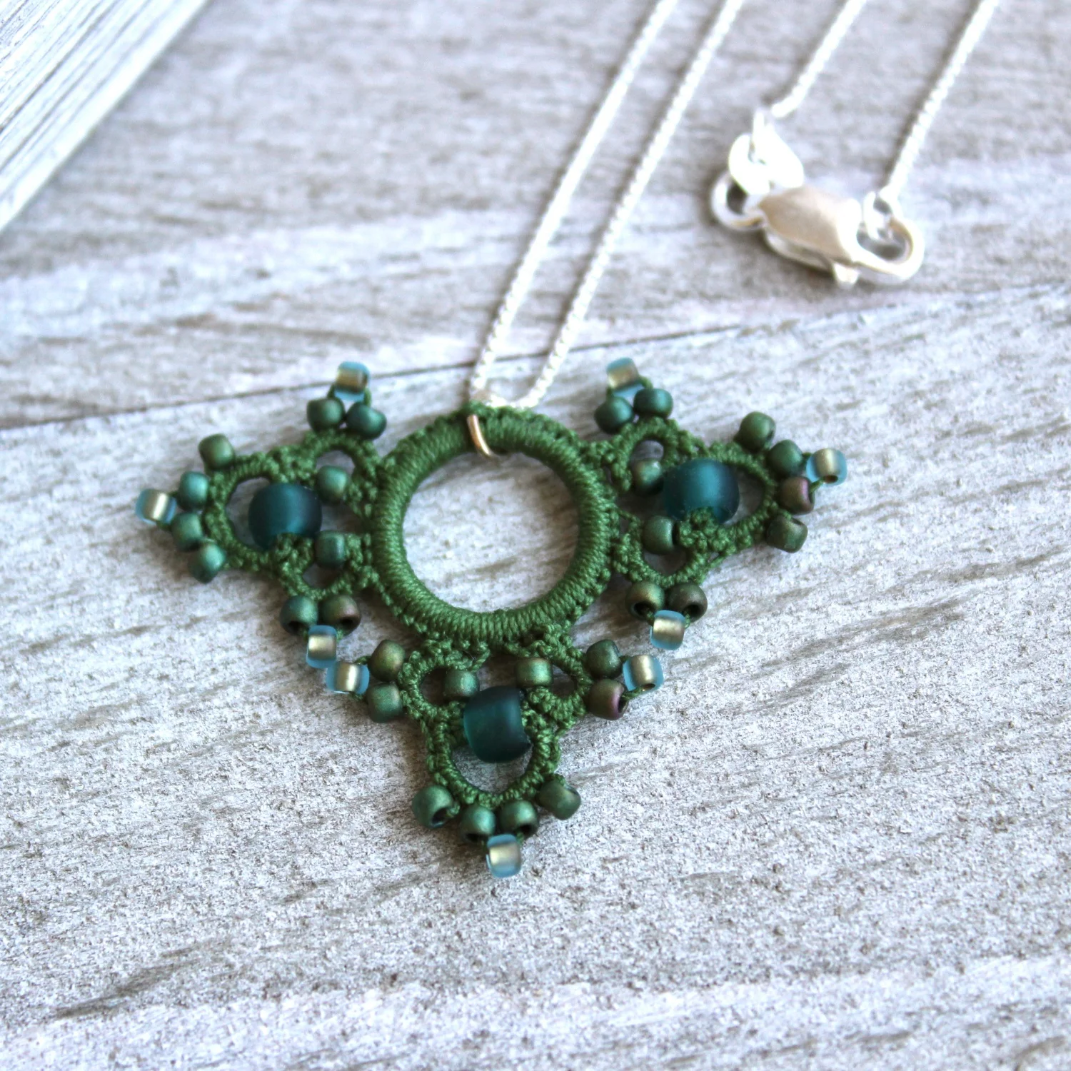peacock_necklace_plain_clasp.jpg