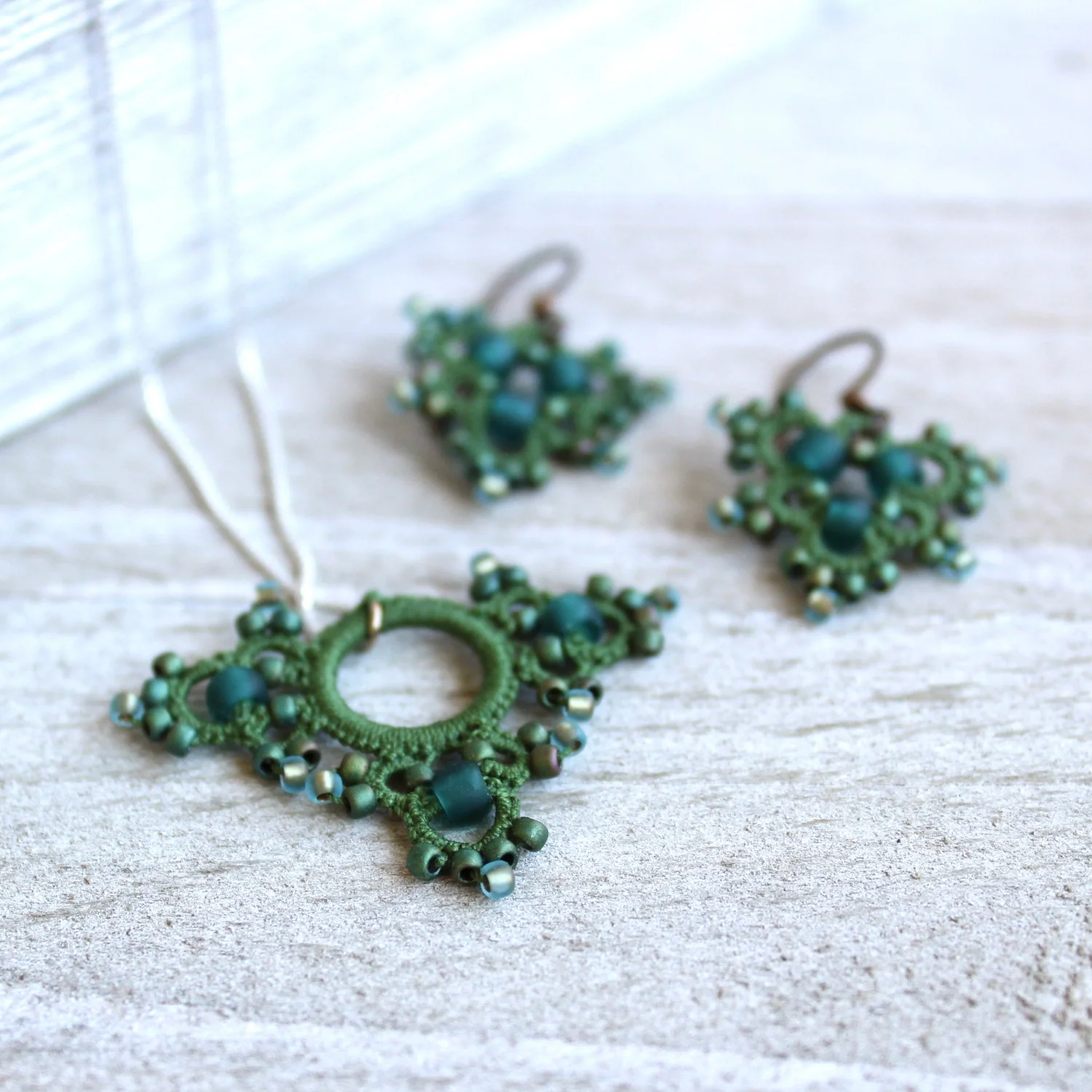 peacock_necklace_set_tri.jpg