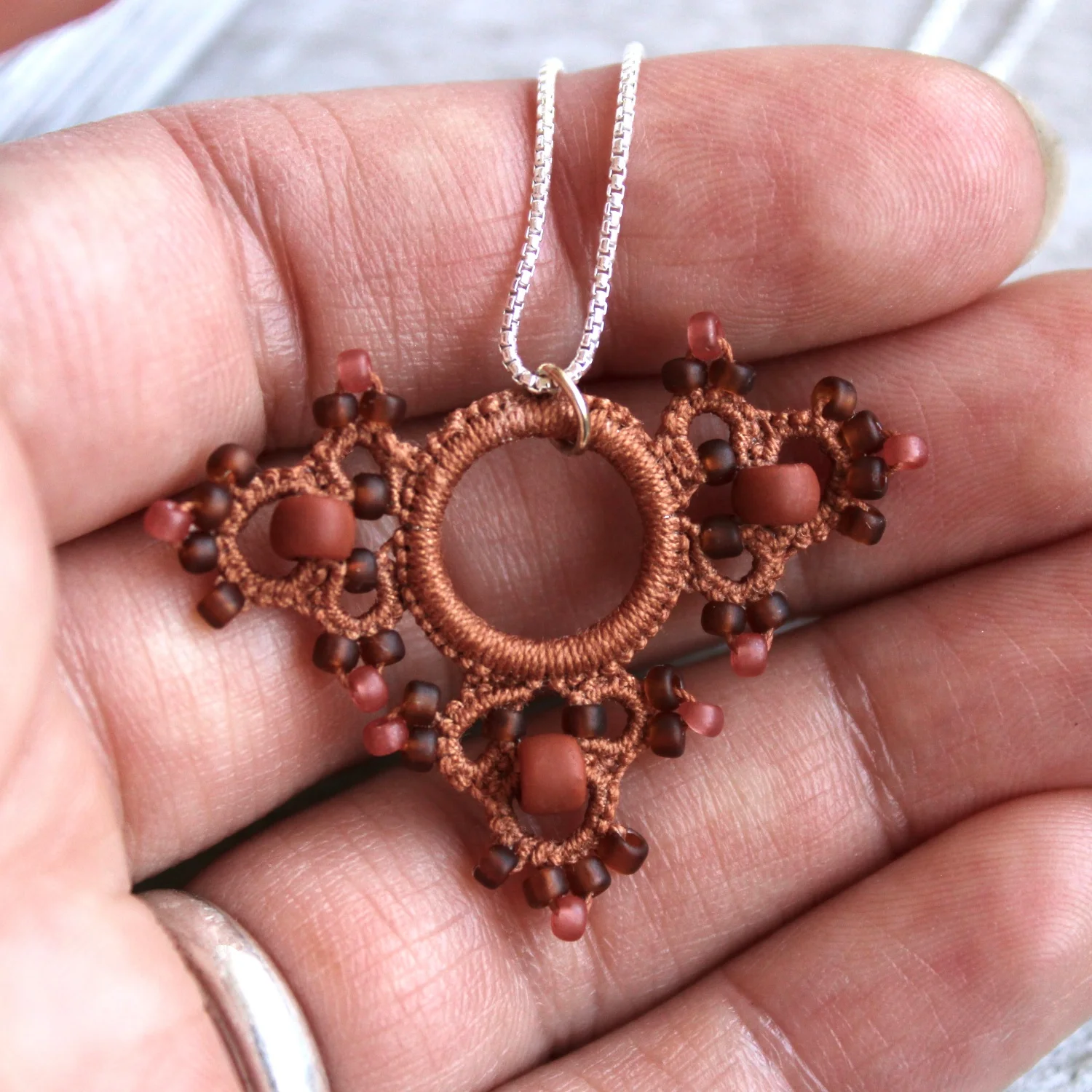 terracotta_necklace_plain_hand.jpg