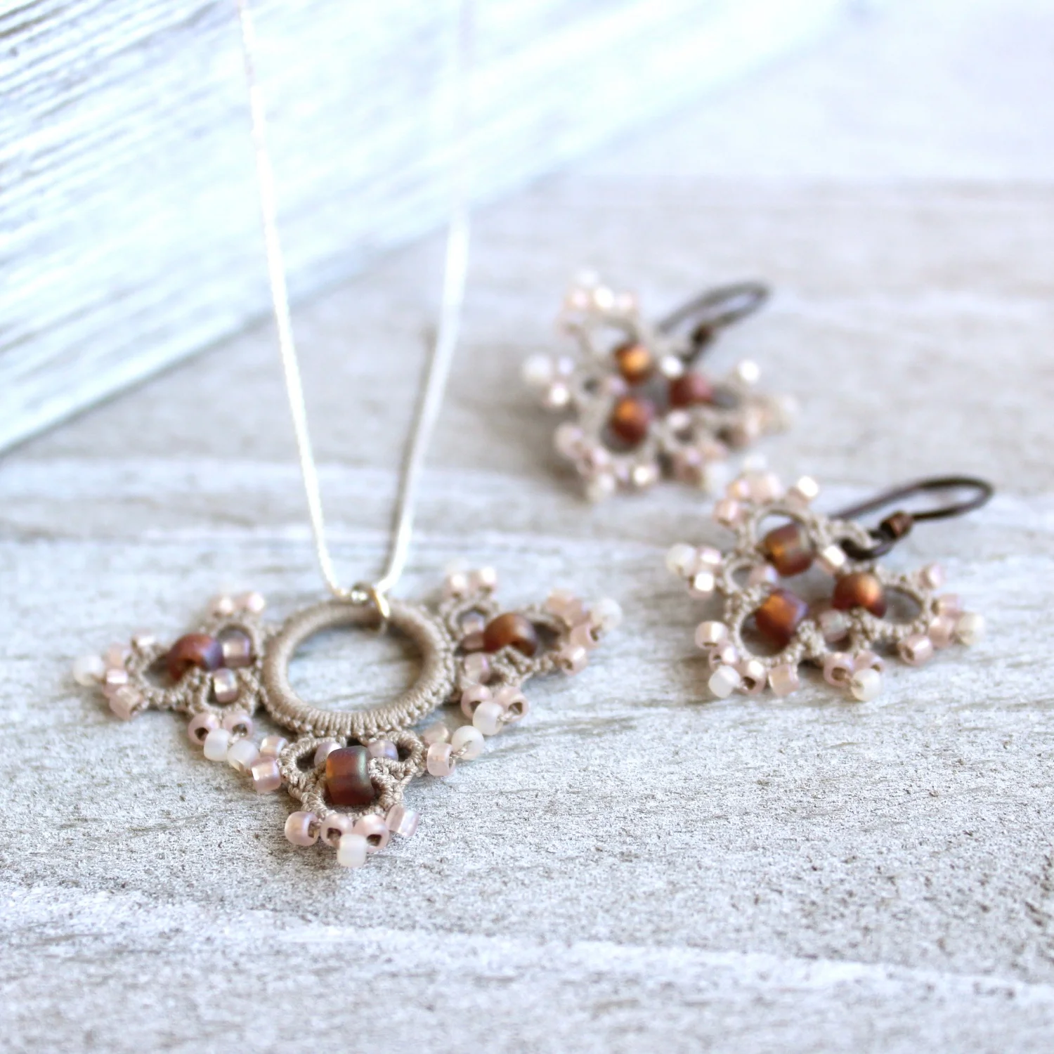 shell_necklace_set_tri.jpg
