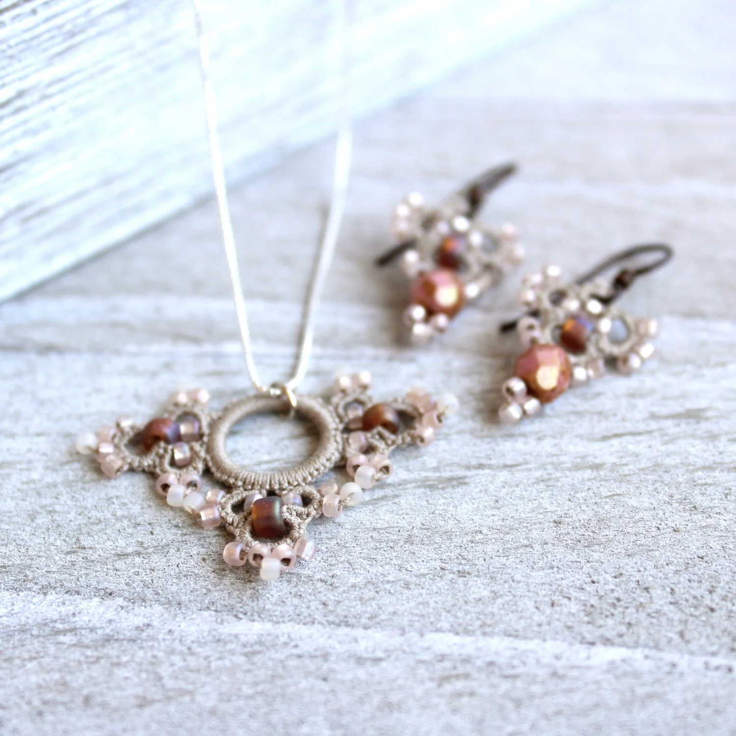 shell_necklace_set_drop.jpg