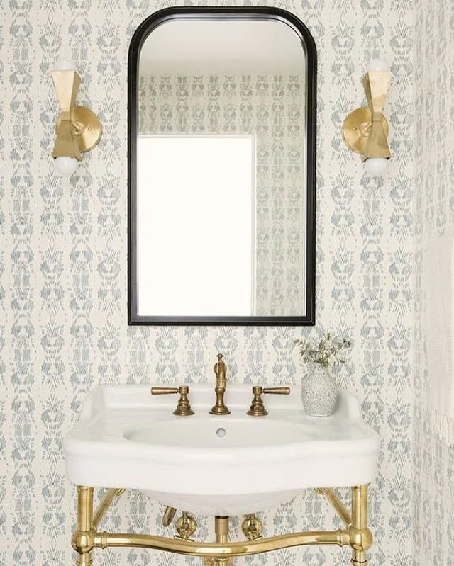 Don’t miss today’s blog post! We’re talking about 6 surefire ways to prove your home is “with the times” aka you’re the COOL neighbor! Things like well styled surfaces, canopy beds, patterned wallpaper and more. So