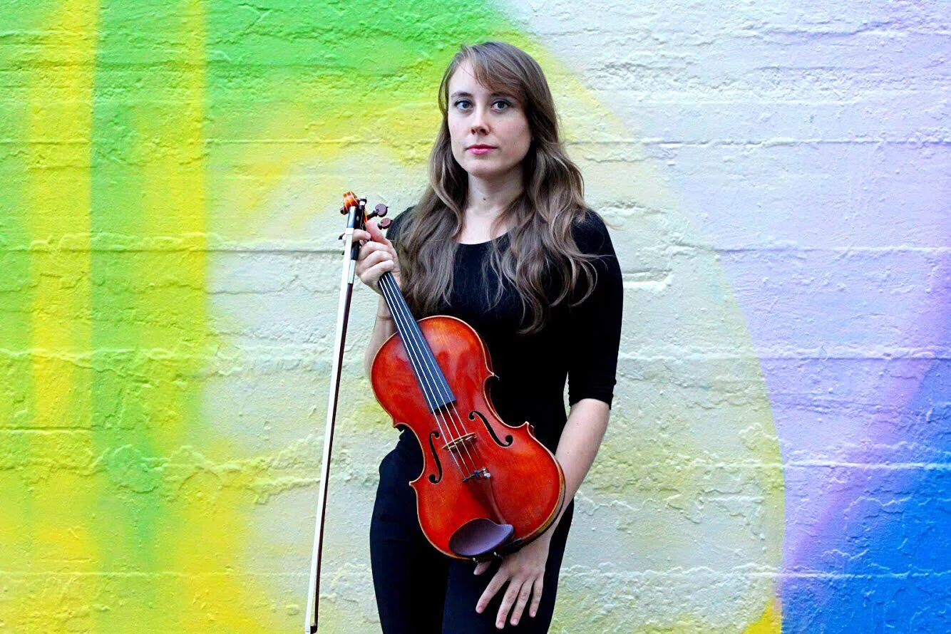 Daphne Gooch, Viola