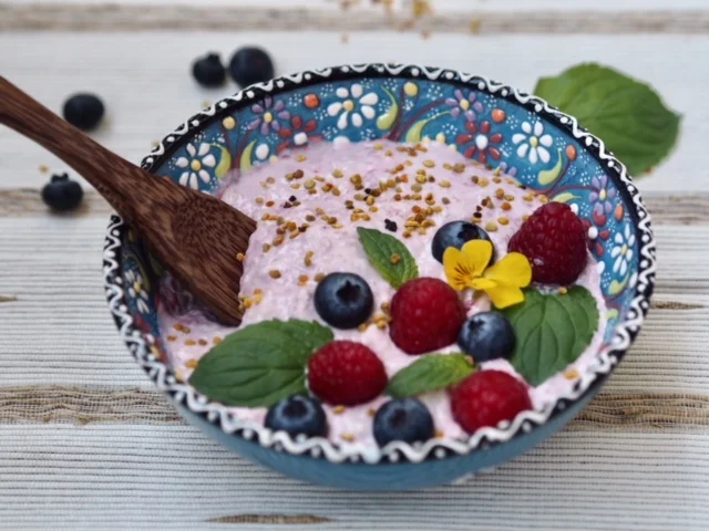 Red raspberry &amp; pollen bowl