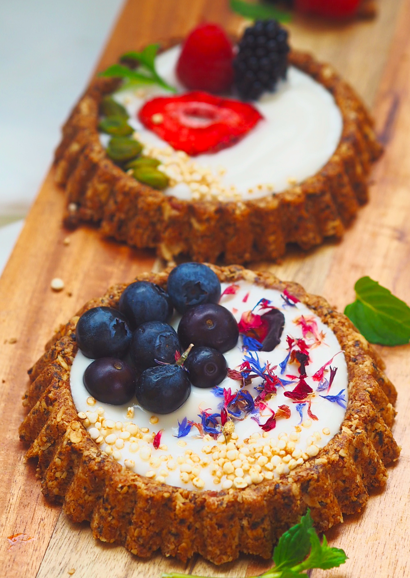 Granola fruit tart