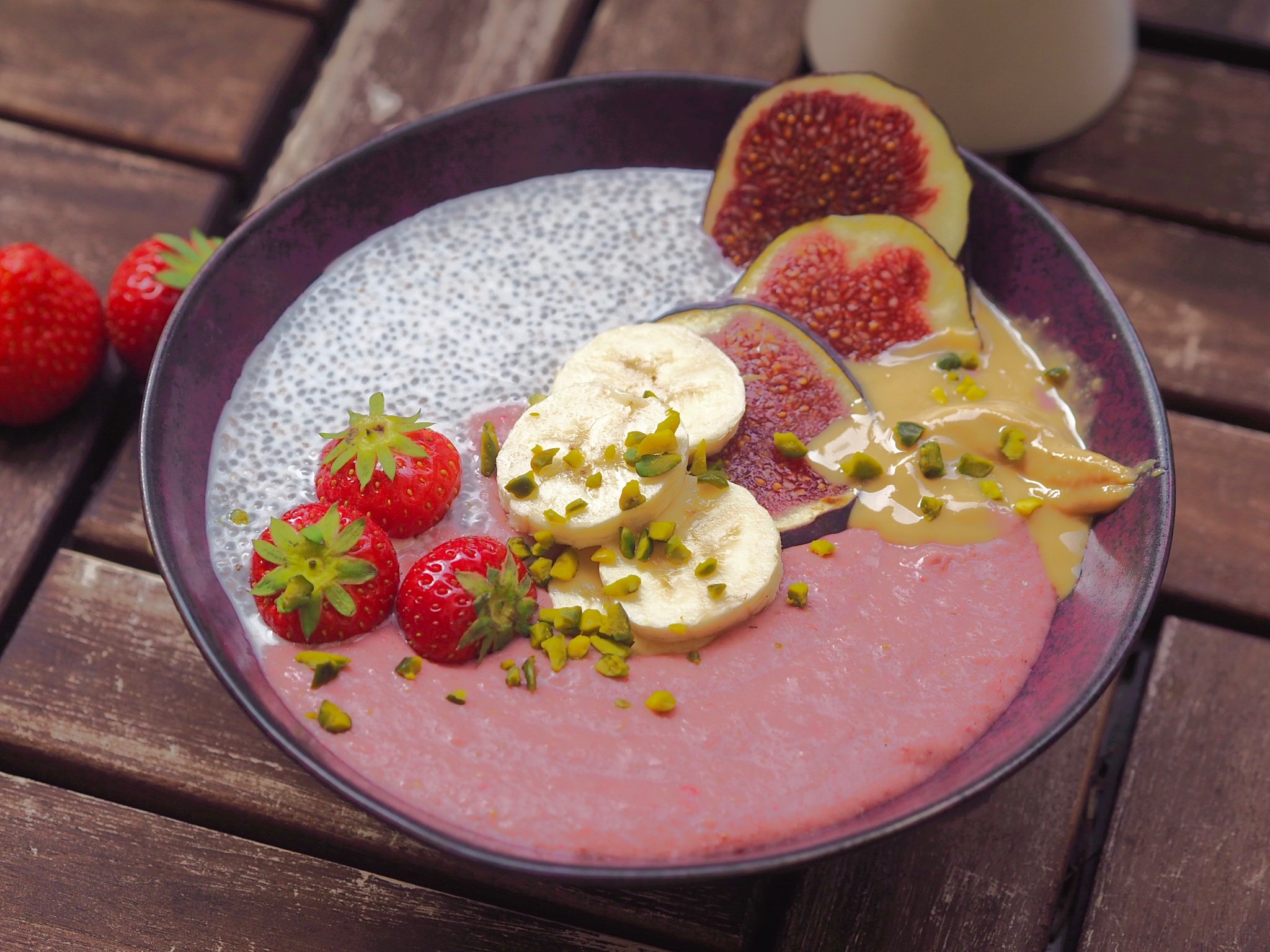Strawberries chia bowl