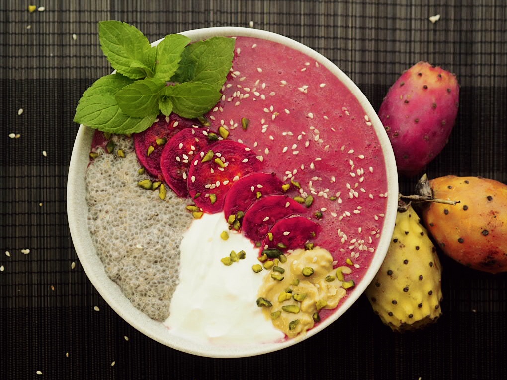Prickly pear smothie bowl