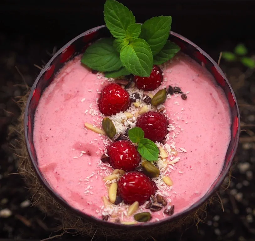 Raspberry smoothie bowl