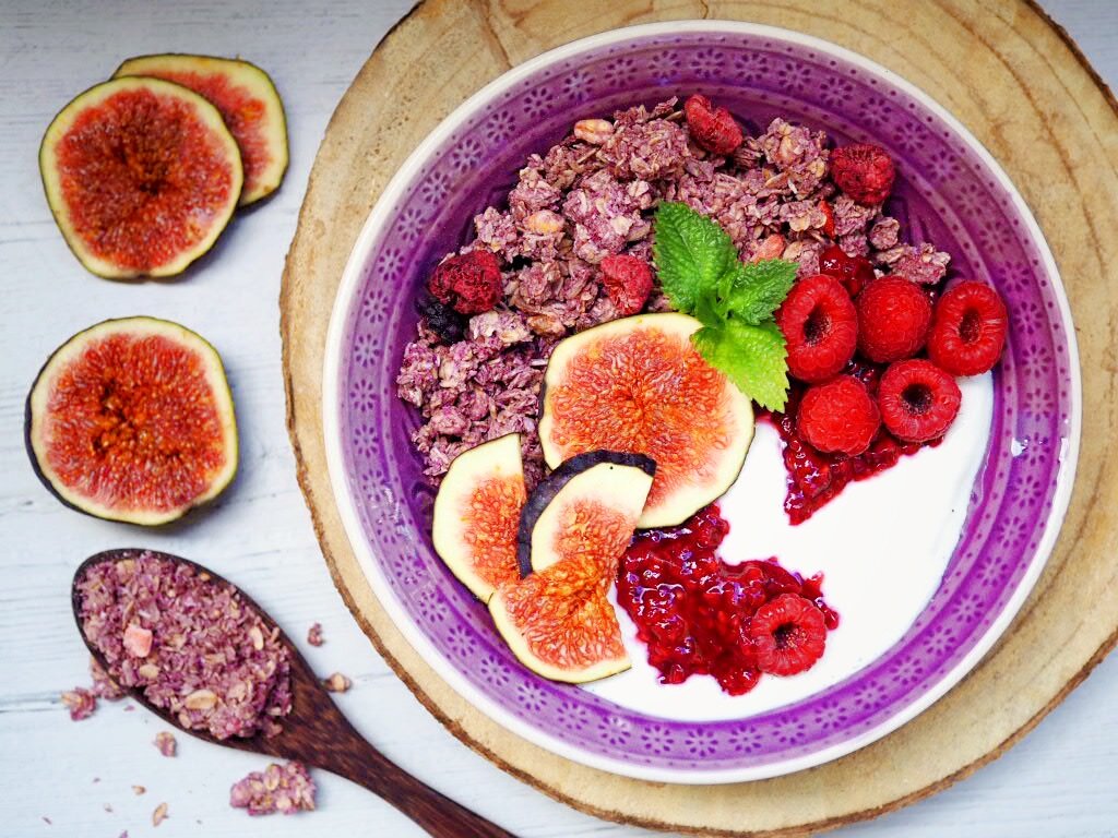 Raspberry granola