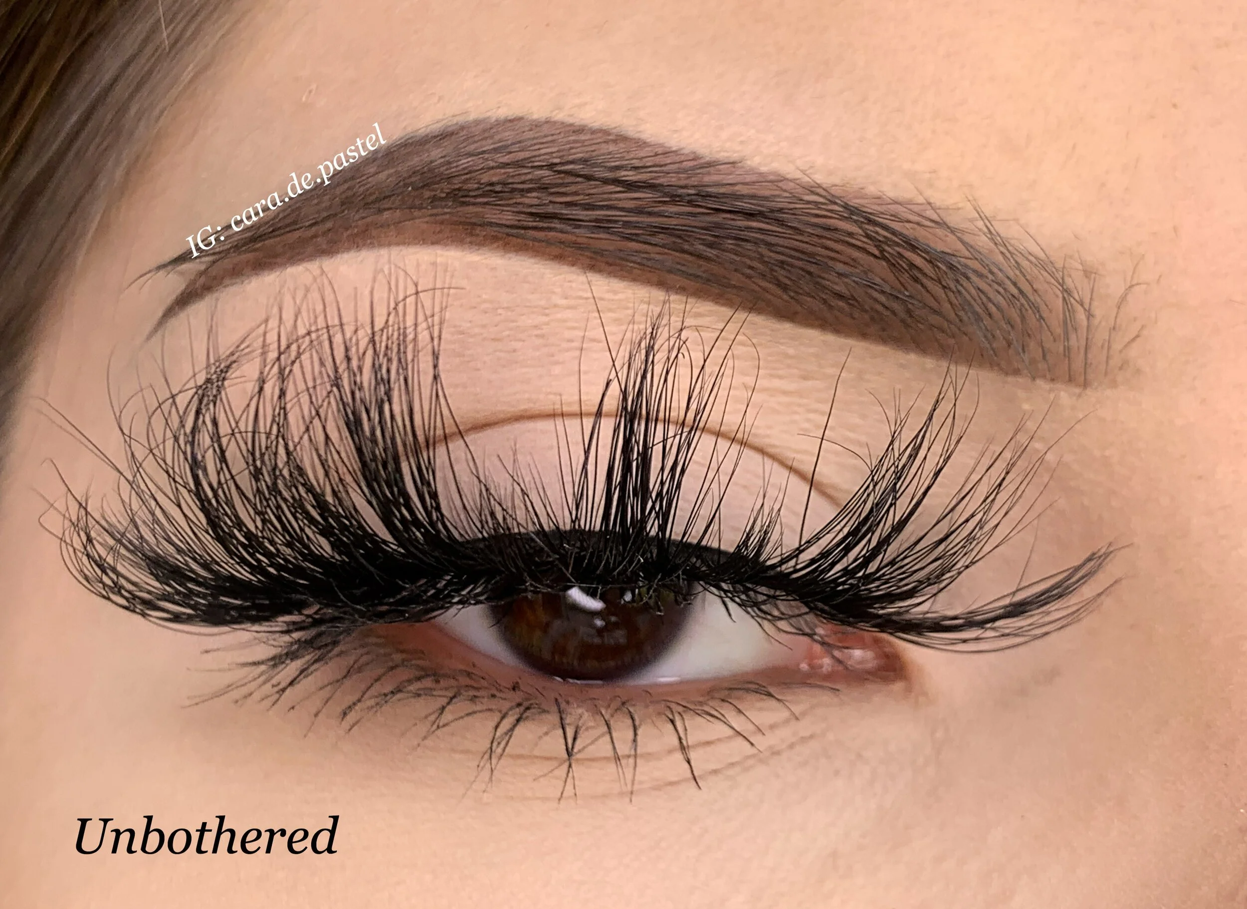 Cinnamon Eyes Compact Lashes - Unbothered