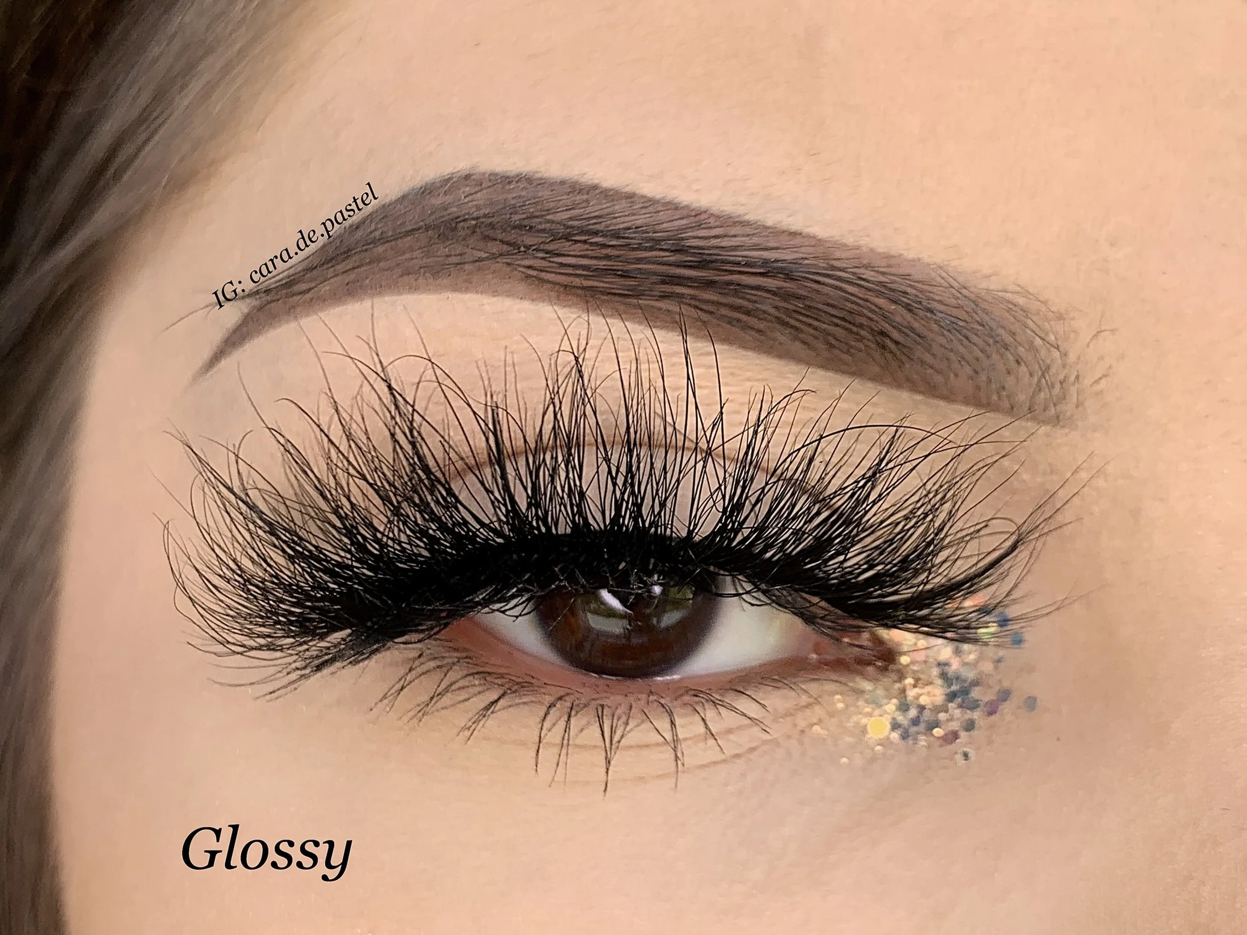 Cinnamon Eyes Compact Lashes - Glossy