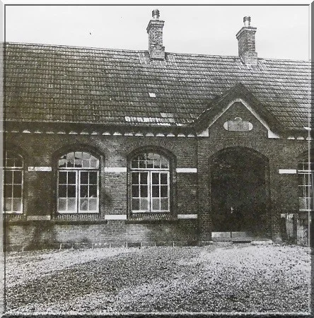 Skoleindgangen 1964, foto arkiv.dk
