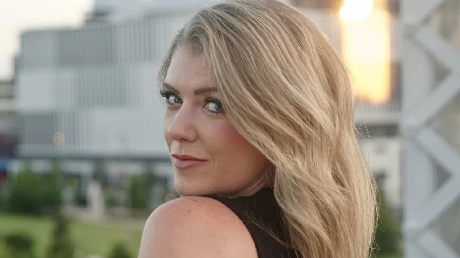 Lindsay Bowman Channels Energetic and Fierce 90’s Country Sound with Music