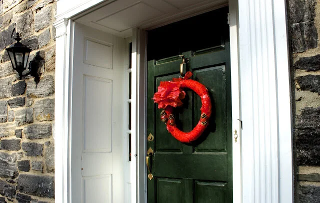 UGLY RED WREATH OF LOVE