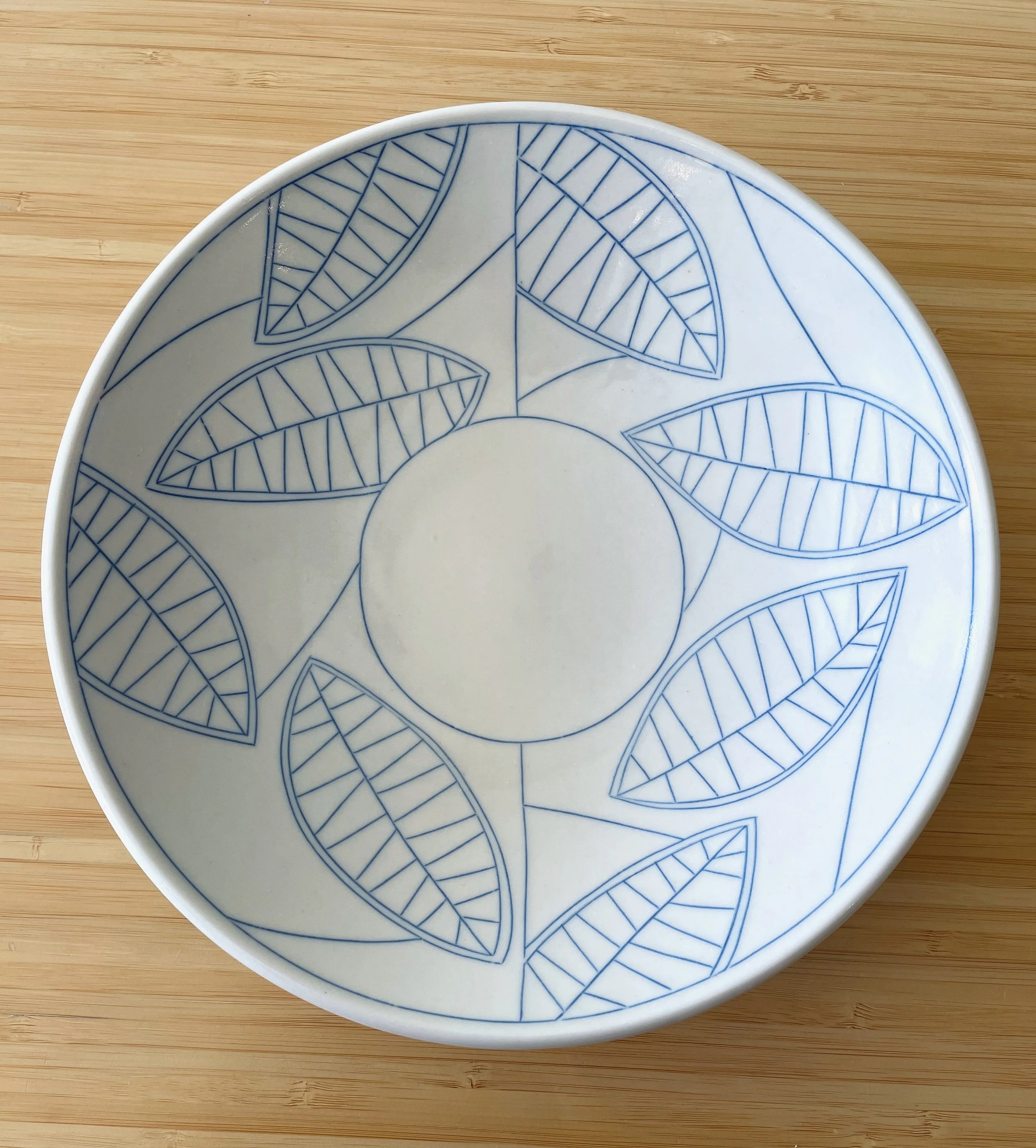 Low Bowl With Leaves