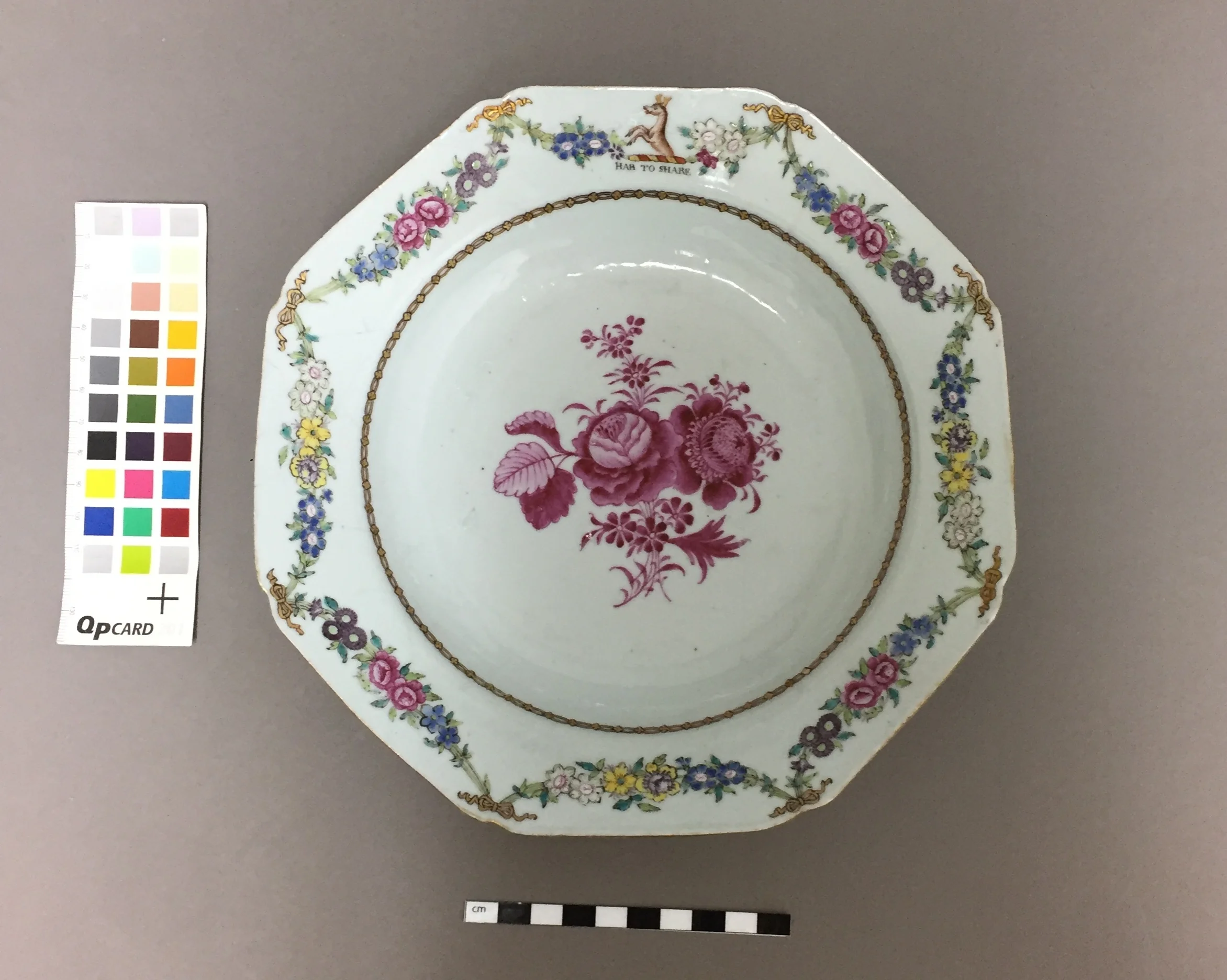  The object after decoration was reapplied and treatment was completed. 