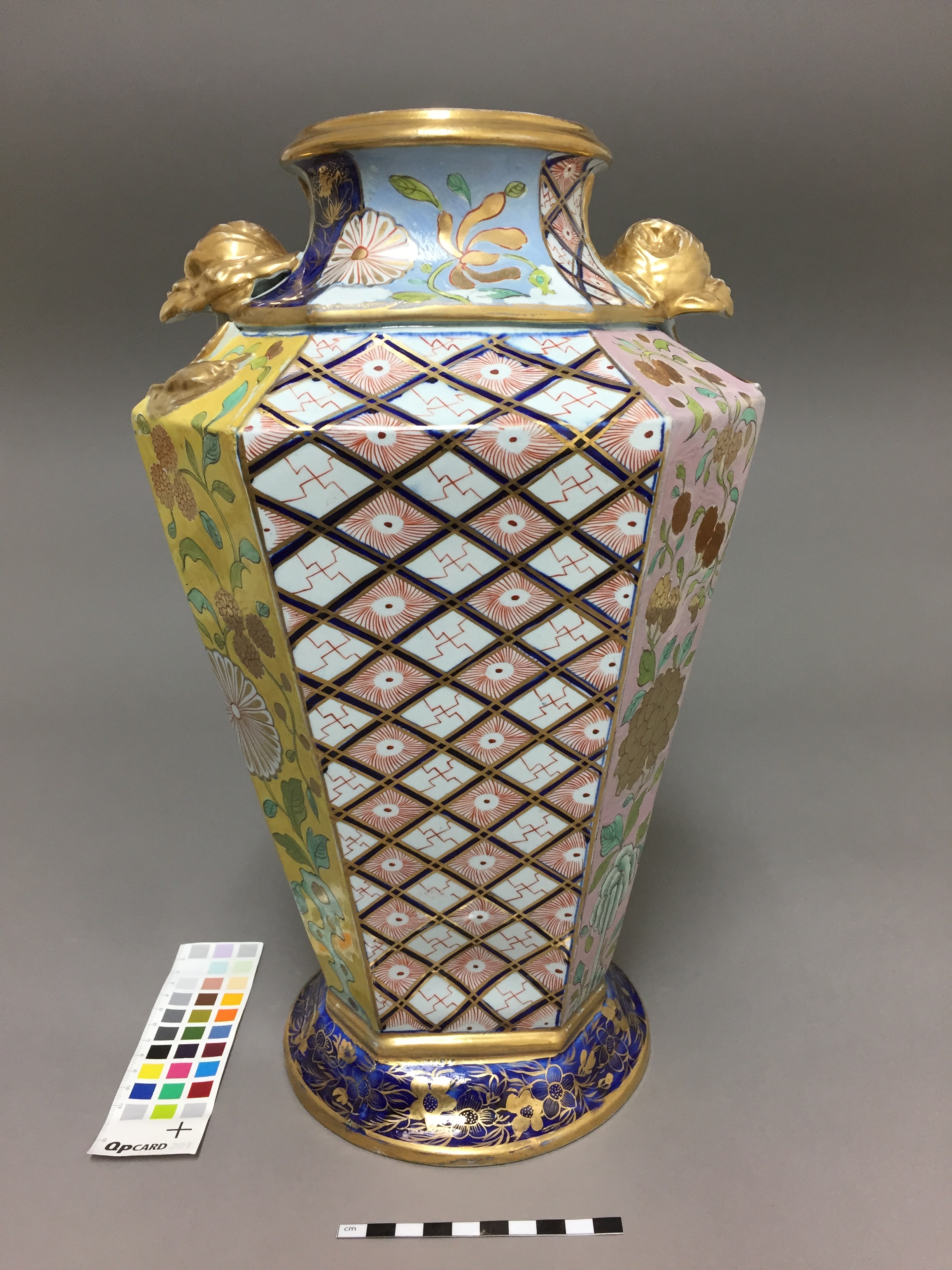  The object after decoration was reapplied and treatment was completed. 