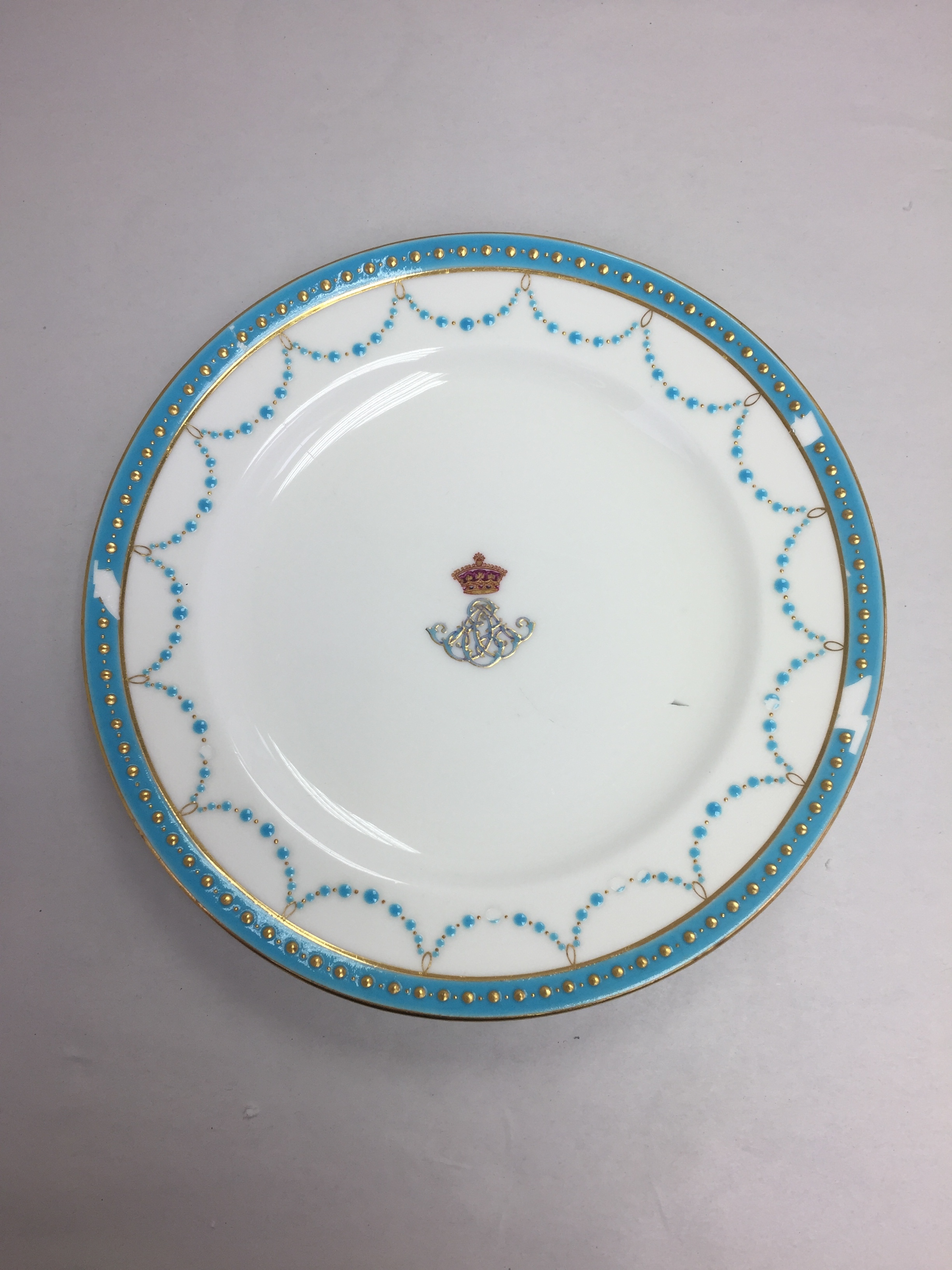  After cleaning, the object’s halves were bonded. Small areas of loss can be seen along the break-line and in the decorative enamel.  