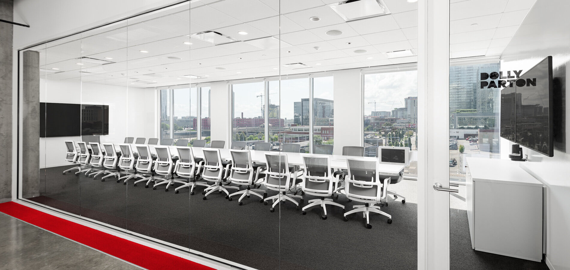 Nashville architectural photographer - large glass conference room