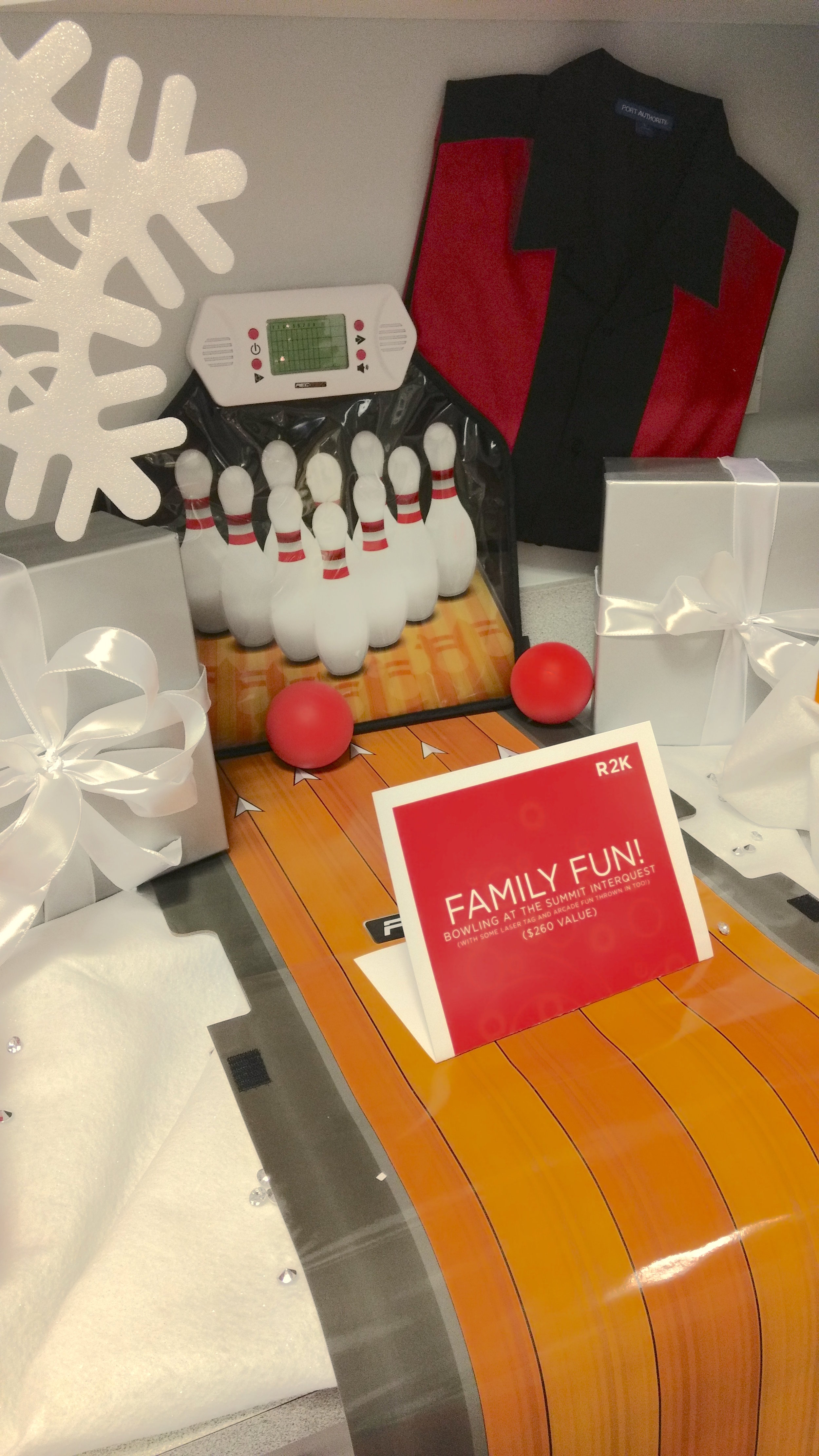 12-Bowling Gift Station.jpg