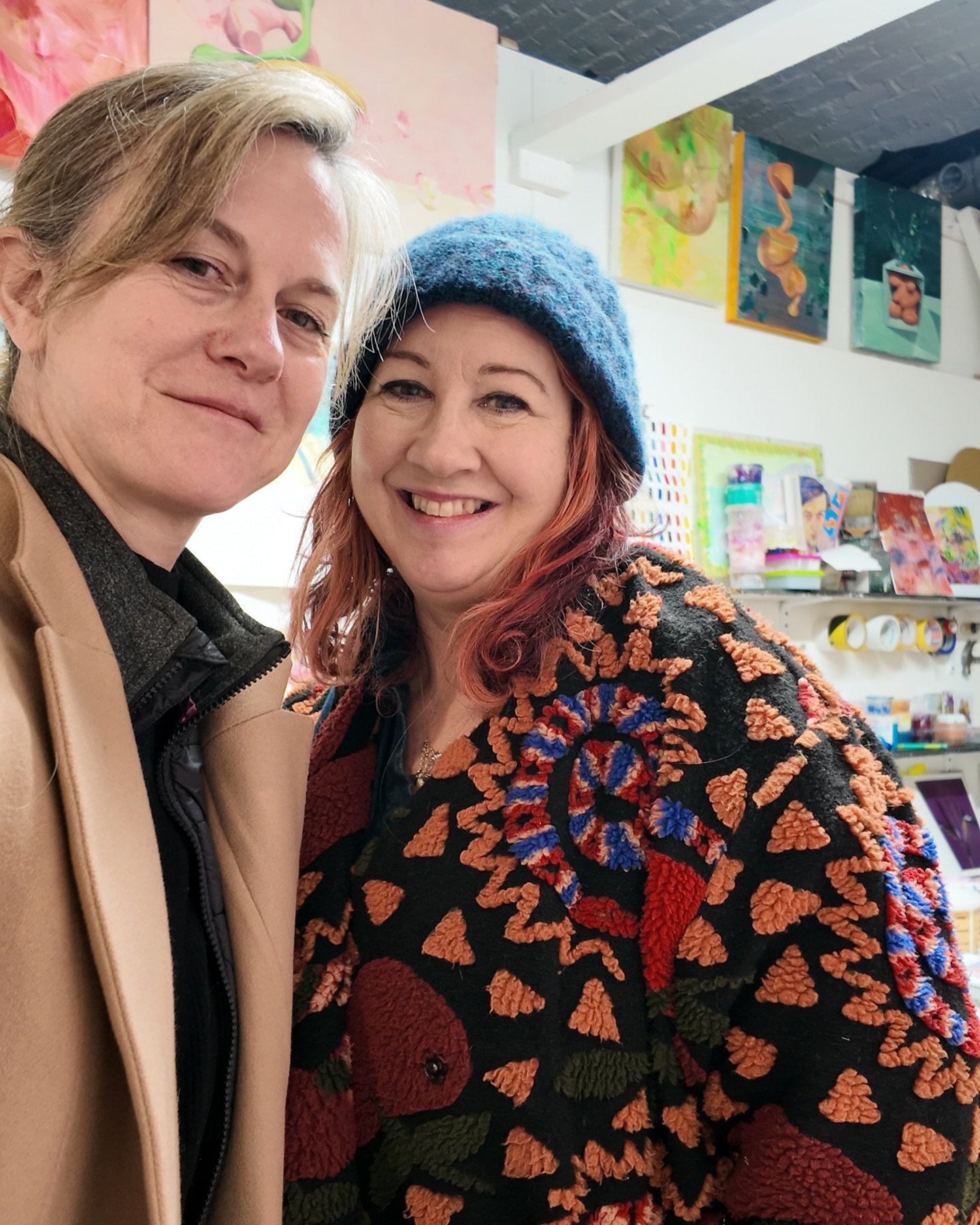 Took this photo back in February when the lovely @carrie_stanley_artist came for a studio visit. 

I&rsquo;ve loved Carrie&rsquo;s approach to painting and her practice ever since we met on the @turpsbanana correspondence course during lockdown.  Now