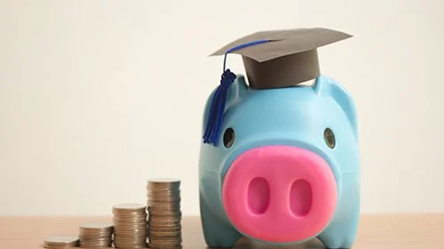 HOW TO SAVE MONEY WHILE YOU'RE A STUDENT