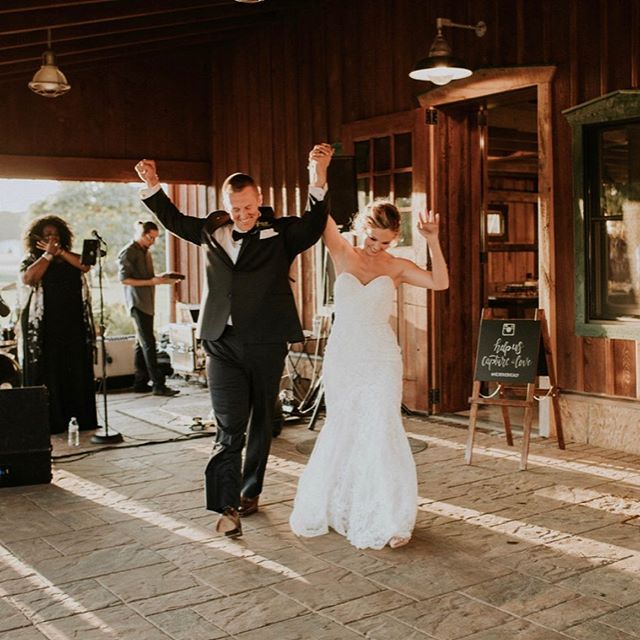 T.G.I.F! This wedding was epic! An amazing day with an amazing couple! 📸l @graceejones 💐l @andrewthomasdesign 🍮l @tradishions_ 🎶l @bluewaterkingsband #barnwedding #ohiobarnwedding #weddingvenues #wedding #rusticweddingdecor #thunderheadpines