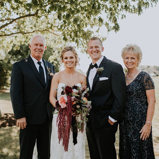 A little shout to the owners of Thunderhead Pines! Doug and Michelle Ventling opened this barn in 2017. Their daughter, @autumnjoyhair ,was the first to be married at our venue! Doug and Michelle built this space to provide and intimate experience th
