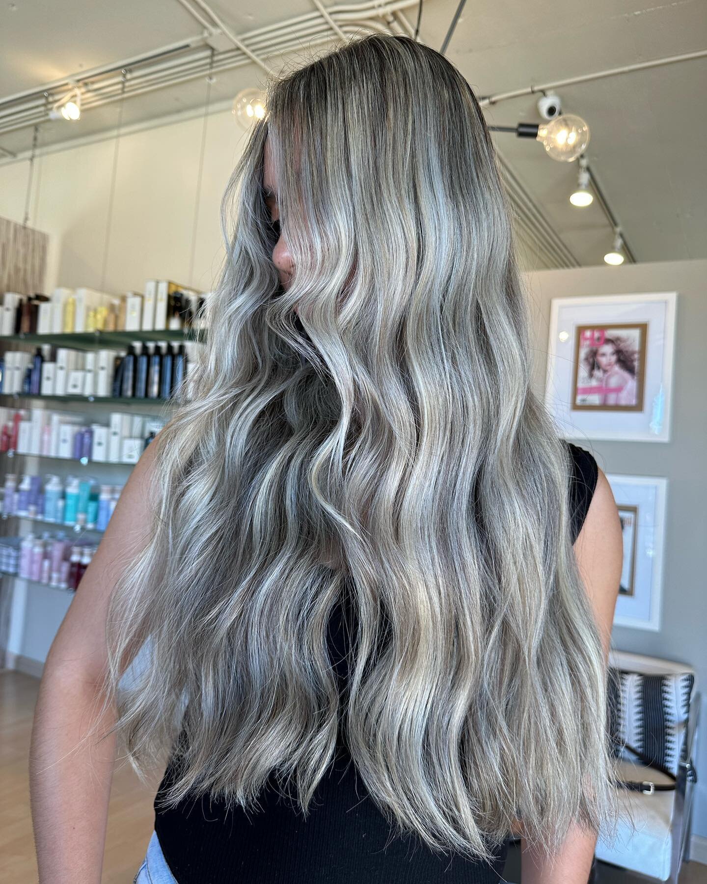 White blonde 
&bull;
&bull;
Done by our stylist @jessicahoover33 
#babylights #highlights 
#balayage #balayagehighlights #balayagehair #balayagedandpainted #dimensionalbalayage #dimensionalcolor #dimensionalblonde #blondebalayage #blondes #Blondeshav
