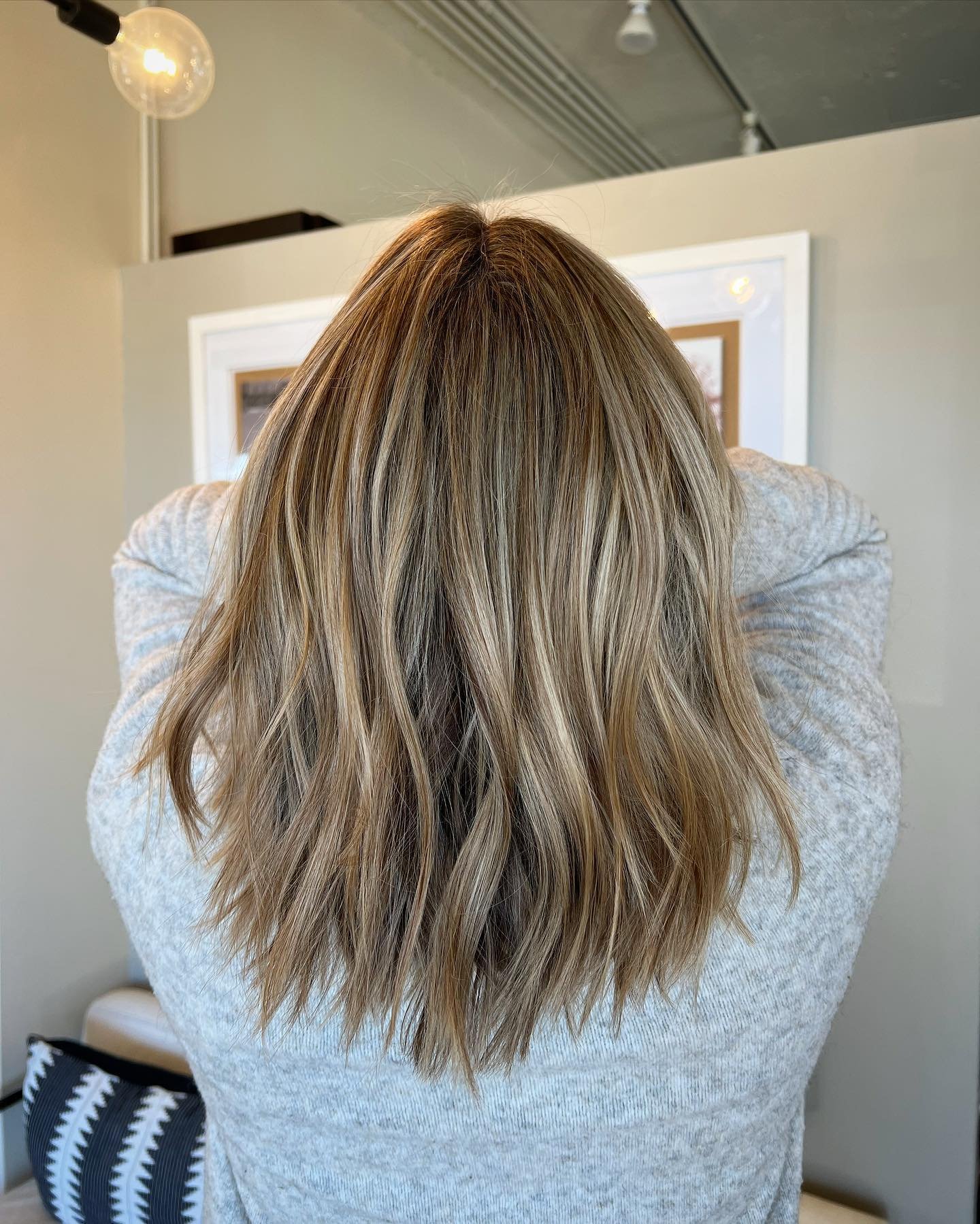 Dimensional Bronde ✨ 

Done by our stylist @vanessabaloloy 
&bull;
&bull;
#babylights #highlights 
#balayage #balayagehighlights #balayagehair #balayagedandpainted #dimensionalbalayage #dimensionalcolor #dimensionalblonde #blondebalayage #blondes #Bl
