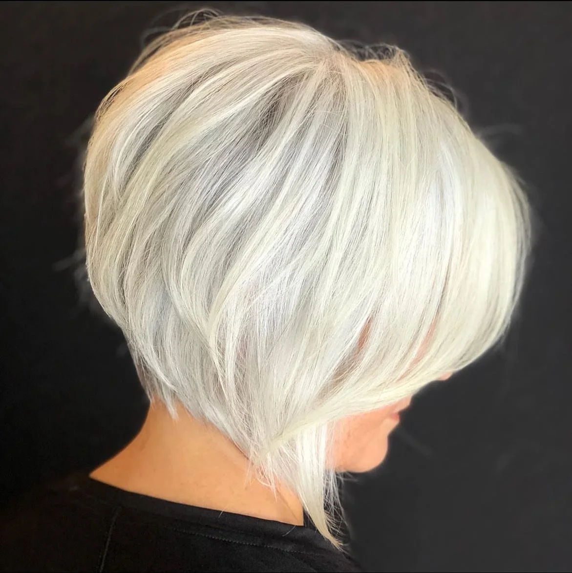 #throwbackthursday to this beautiful cut done by Molly Moon!😍
.
.
#hairtransformation #color #goldwell #hairsalon #hair #losangeles #longbeach #haircare #haircut #shorthair #stylist #mollymoonsalon #goldwellapprovedus #newhair #salon #highlights #be